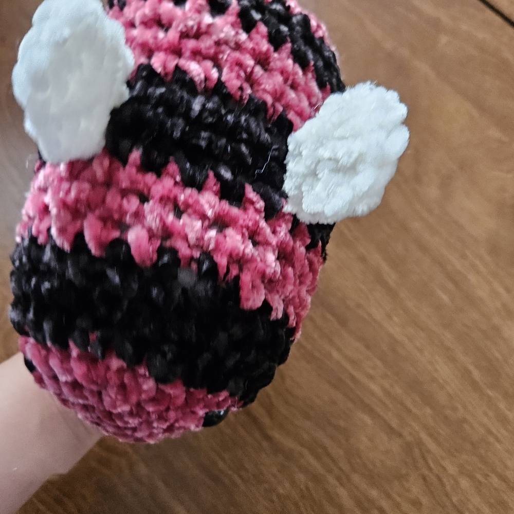 Crochet Velvet Raspberry Bee - Picture 8 of 15